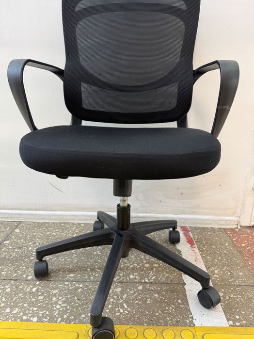 Офисный стул регулируемый