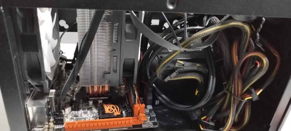 Calculator PC Fractal Core 500 i5  6600 ssd DDR4