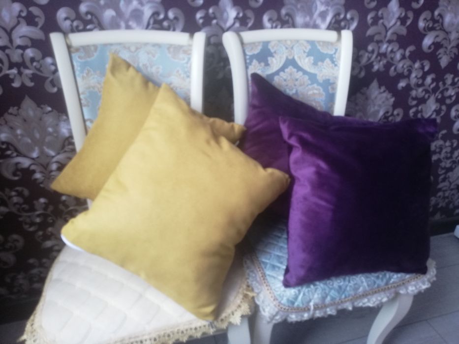 Подушки на диван, кресло.