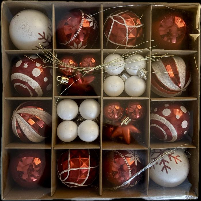 Set 42 globuri Crăciun roșii, diferite modele, 3–6 cm