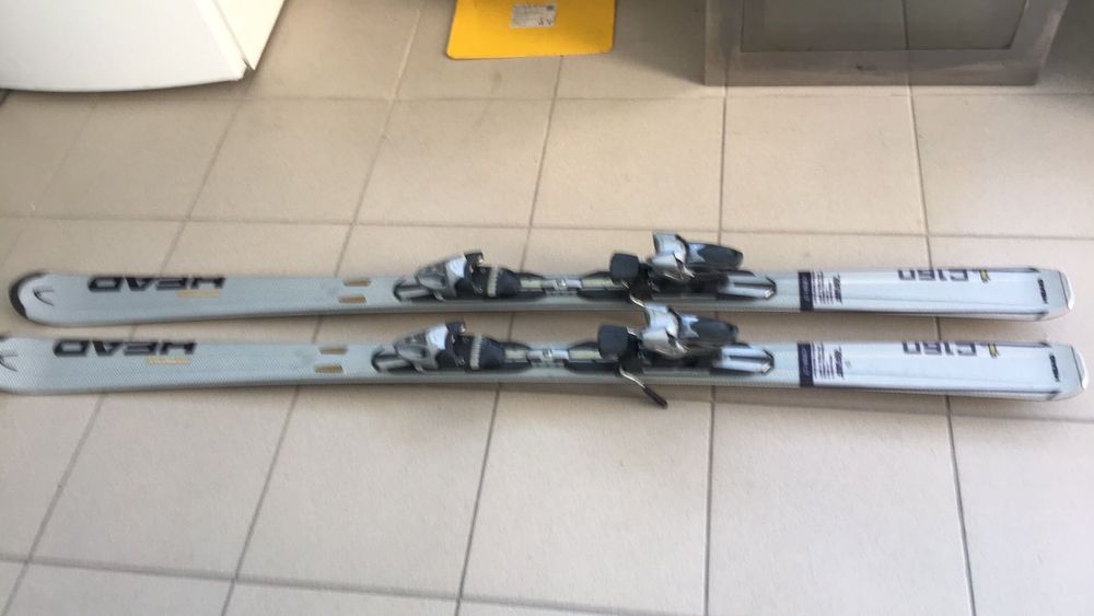 Ски,щеки,сноубордове и автомати