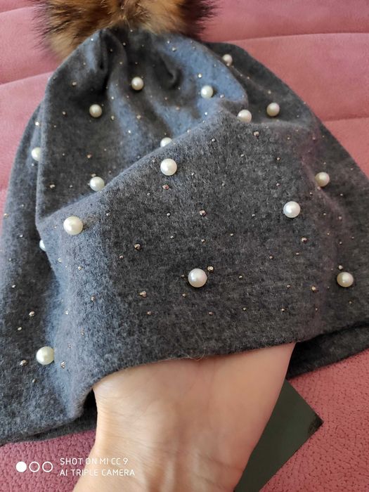 Amia Moda нова шапка с естествен пух