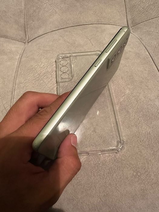 Продам Samsung galaxy S21 5G