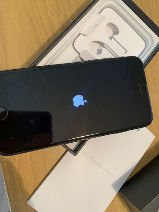 Продам iPhone 7 Black Jack