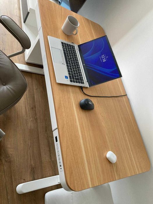 Електрическо регулируемо бюро