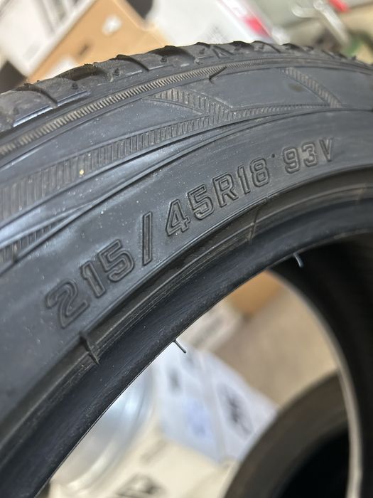 Гуми 215/45/18 Зимни Falken  2 броя