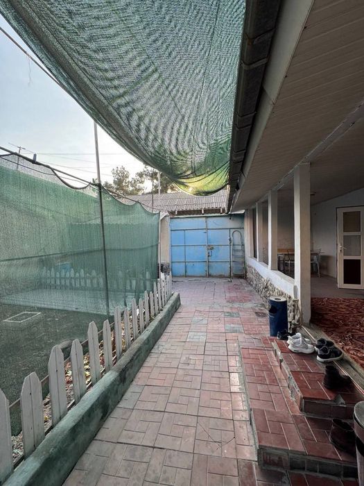 Срочно продаётся дом 4х-комн, 2 сотки земли. Метро Турон 100 м.