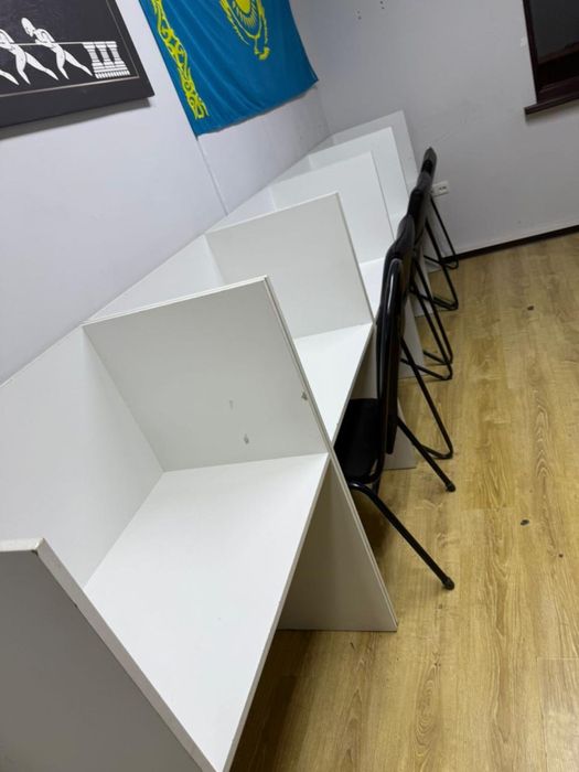 Столы для менеджеров отдела продаж