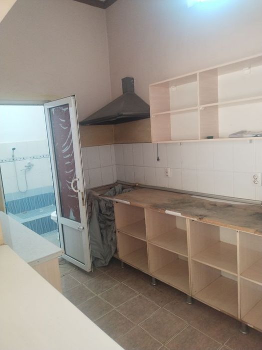 Savdo maydoni sotiladi, 1 kavvat yer tolasi bilan,