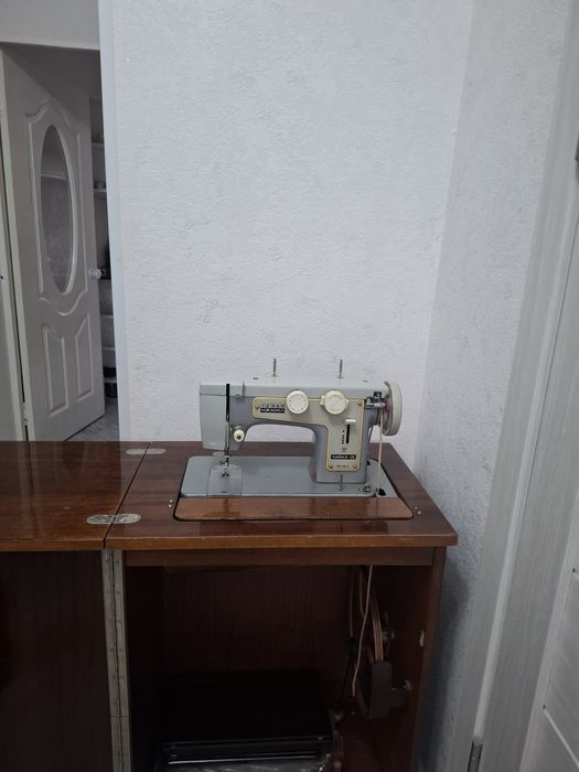 Продаётся швейная машина
