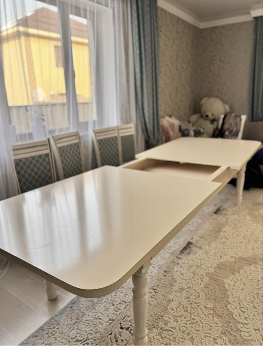 Продам стол для гостинной