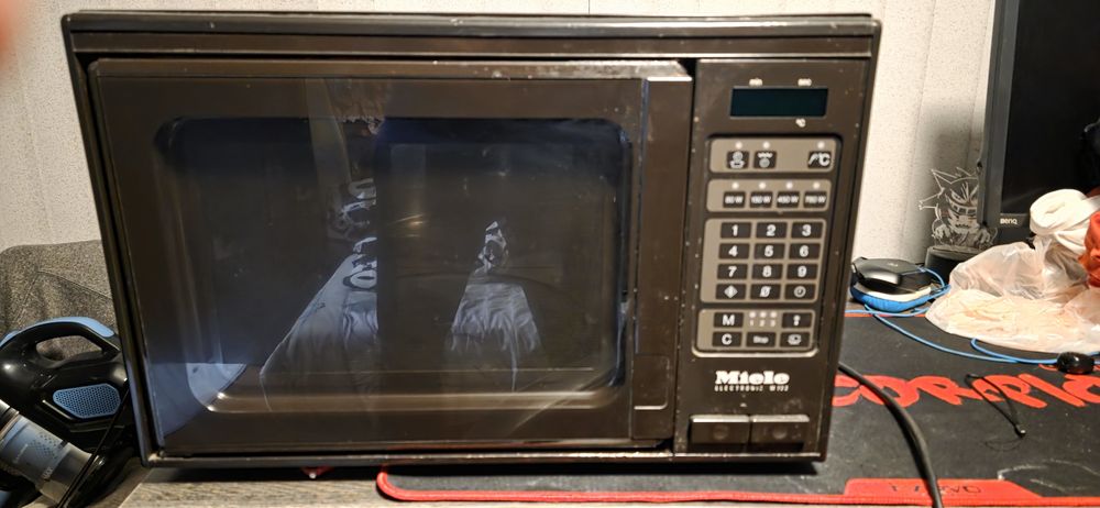 Продавам микровълнова фурна MIELE electronic M722