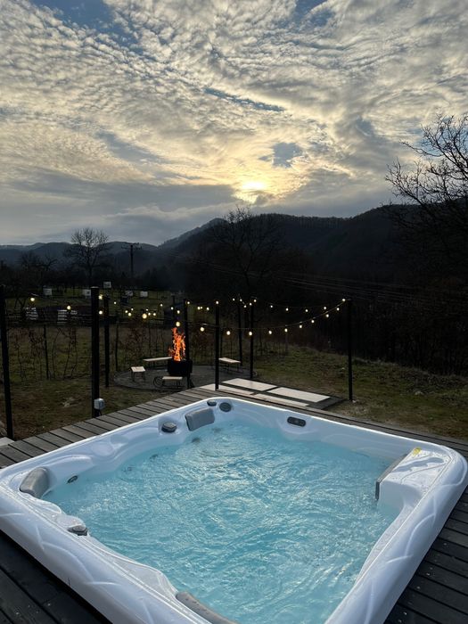 CABANA cu jacuzzi 6-8persoane regim hotelier