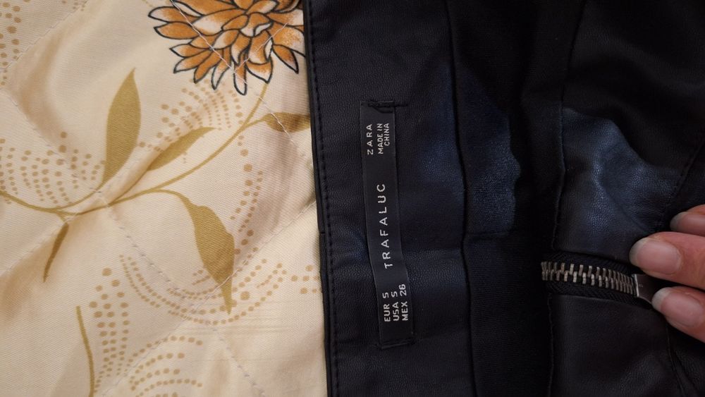 Кожена пола на Zara