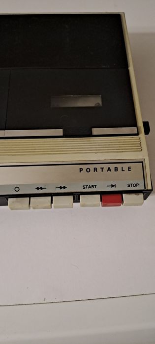 Еднокасетъчен касетофон Tesla