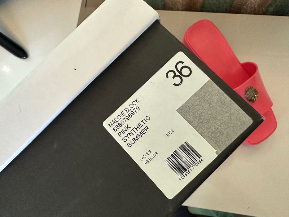 Чехли Kurt Geiger