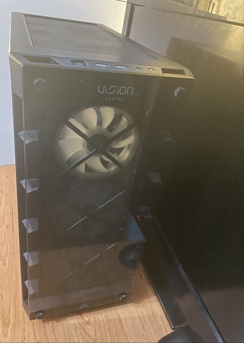 Carcasa + AIO Corsair