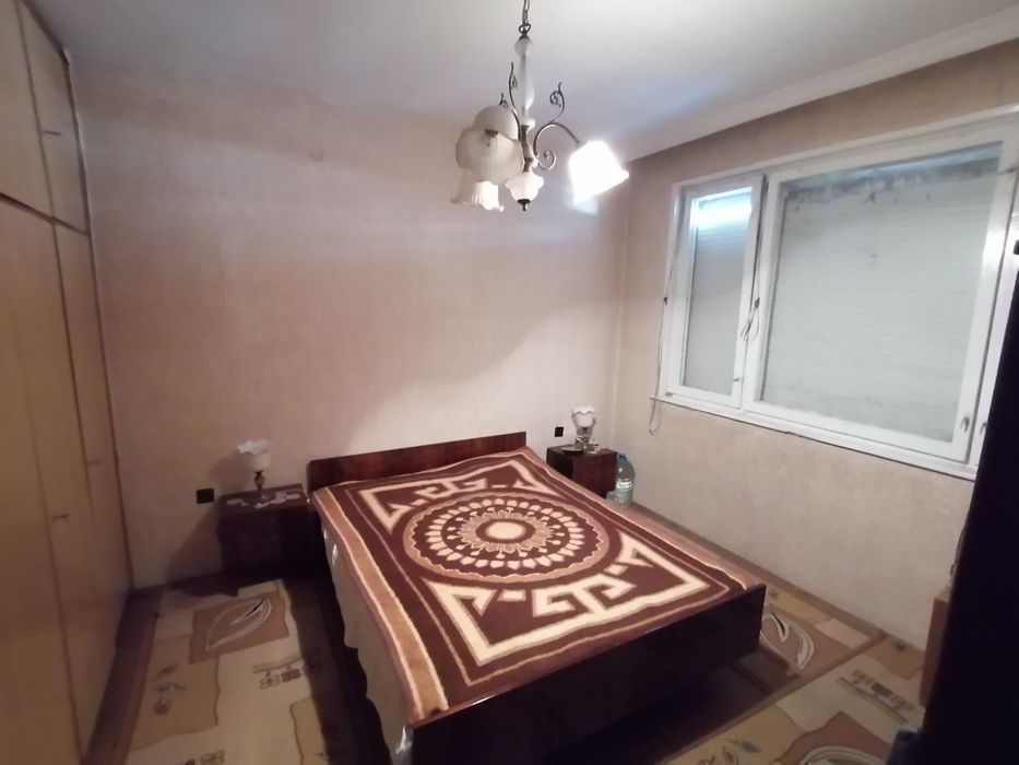 Продавам четиристаен апартамент в Асеновград!