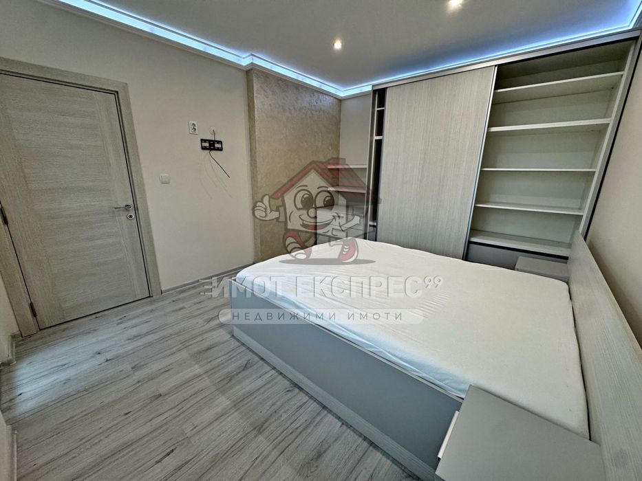 Тристаен обзаведен апартамент, под наем, за първи наематели, до гарата