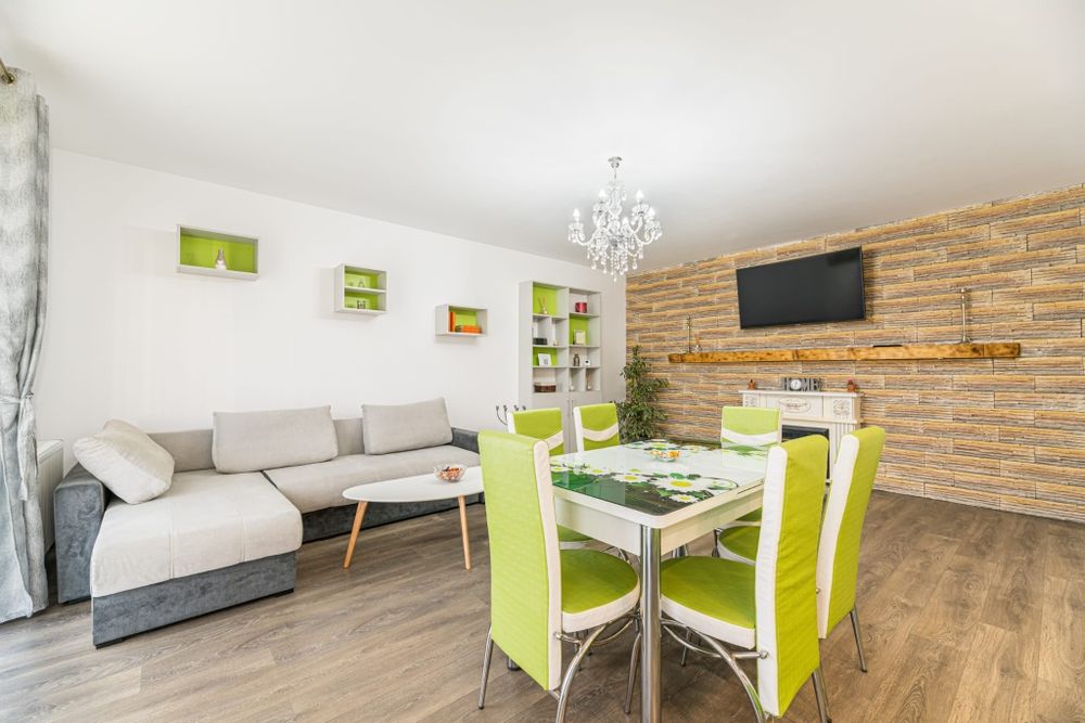 Cazare regim hotelier Brașov, cartierul Tractorul lângă Coresi.