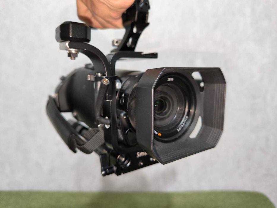 продам видеокамеру sony AX 700