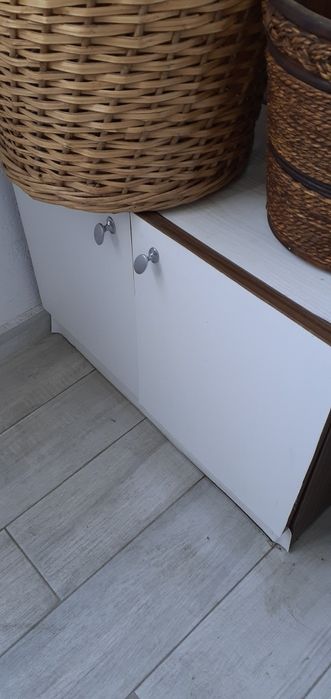 Двукрилен гардероб с надстройка