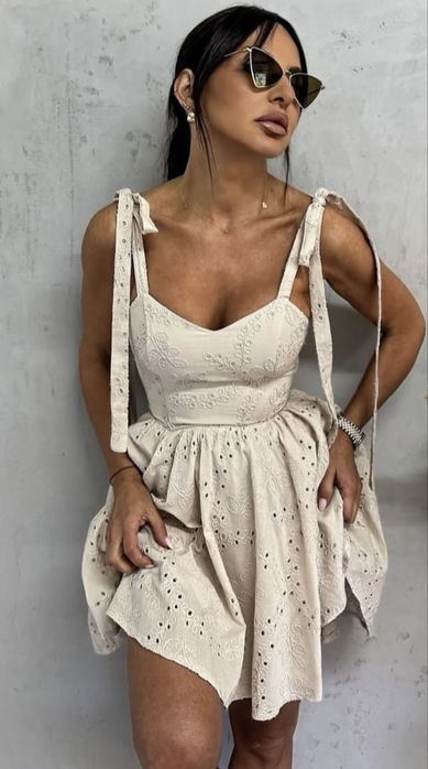 Рокля от финна дантела