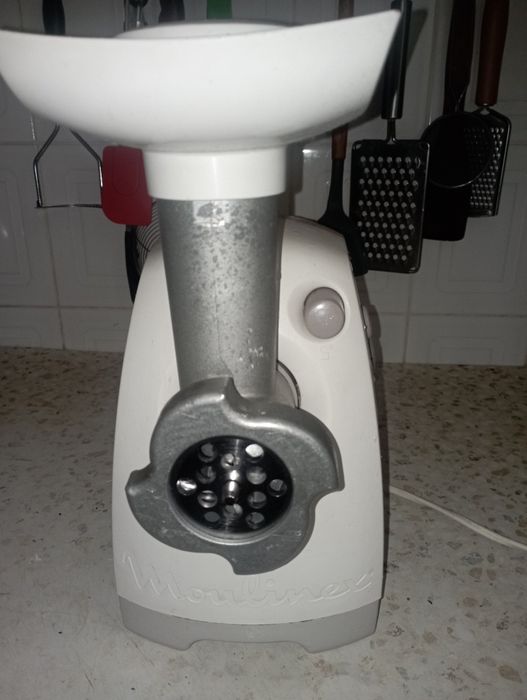 Продам мясорубку moulinex