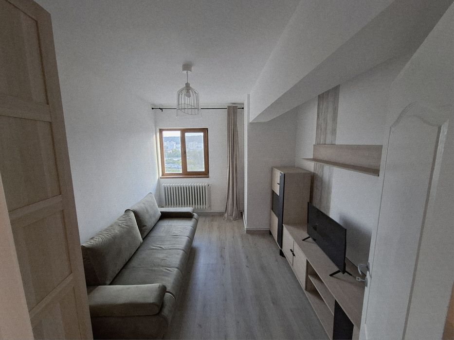 Apartament renovat central 3 camere 2 bai zona Garii