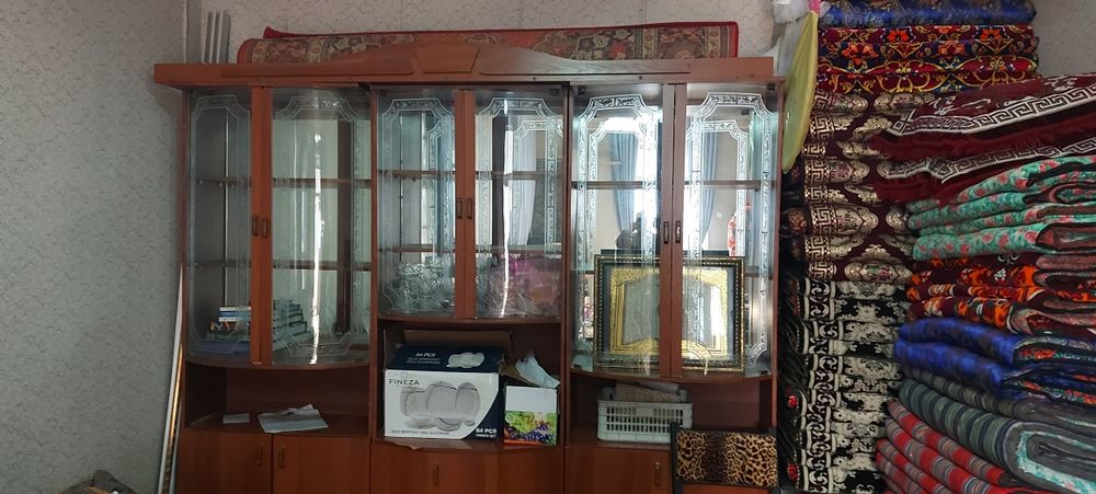 Срочно продается стенка почти новая очень хорошом состояние