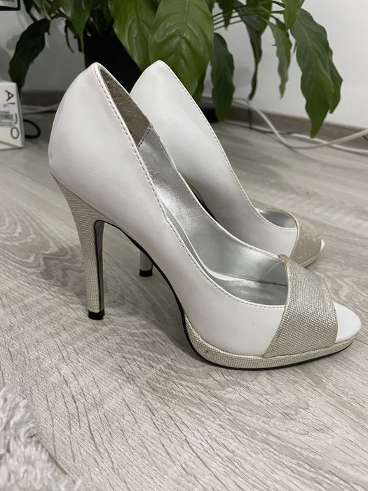 Sandale alb cu argintiu
