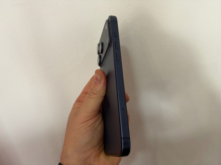 Iphone 17 Pro Max, Deep Blue, pentru piese/recarosare