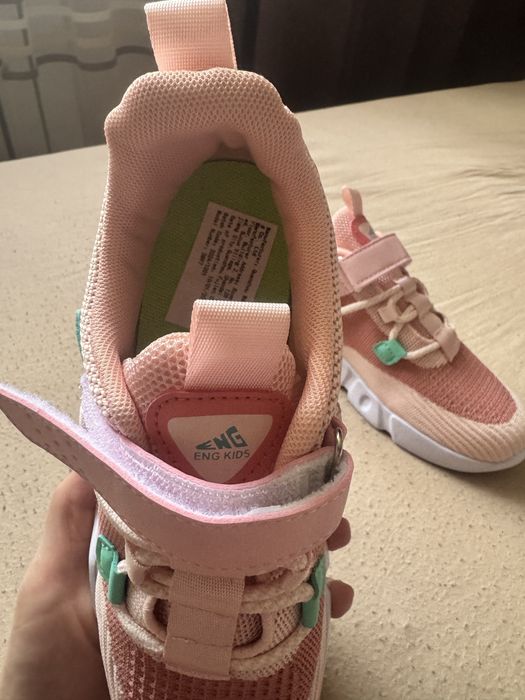 Кроссовки женские