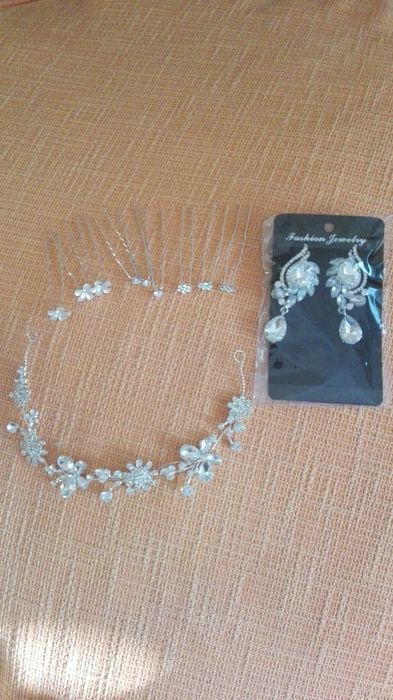 Аксесоари за сватбена /официална прическа (Диадема и обеци, фиби)