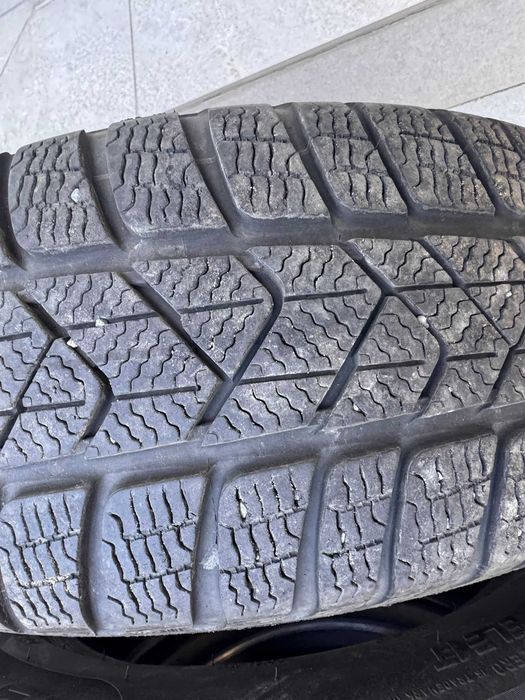 Pirelli Sottozero 3 215/60 R18 102T XL RFT MOE ELECT – DOT 2024
