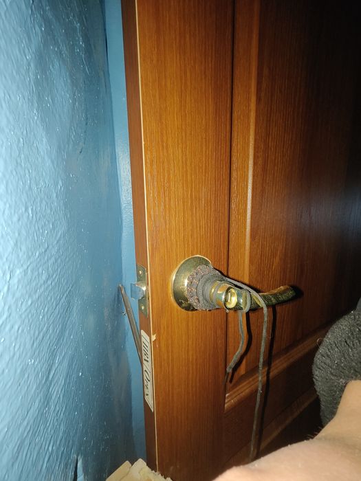 Продаётся деревянный дверь