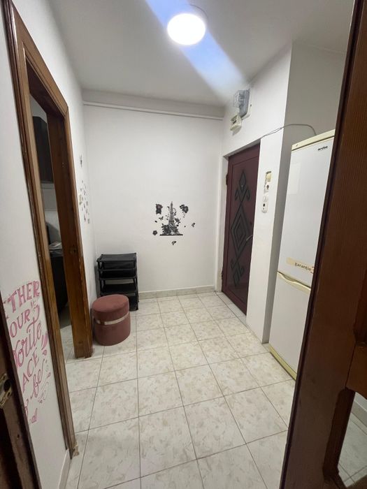 Inchiriez Targoviste, apartament.2 camere ,et.1, in spatele statiei de autobuz  Caraiman si Scoala Mihai Viteazul