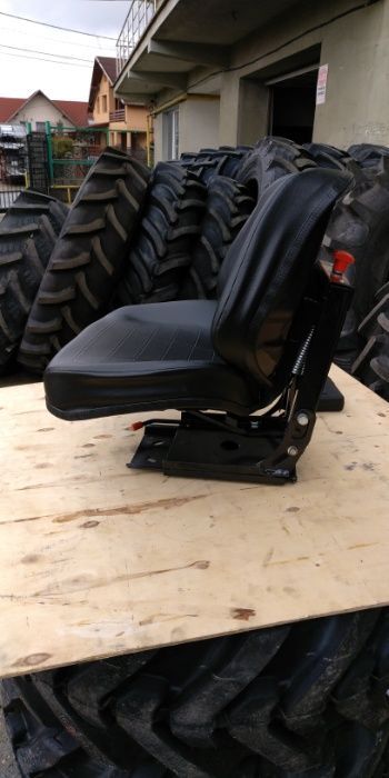 Scaun tractor BV 58 prindere universala de u445 sau u650 impermeabil