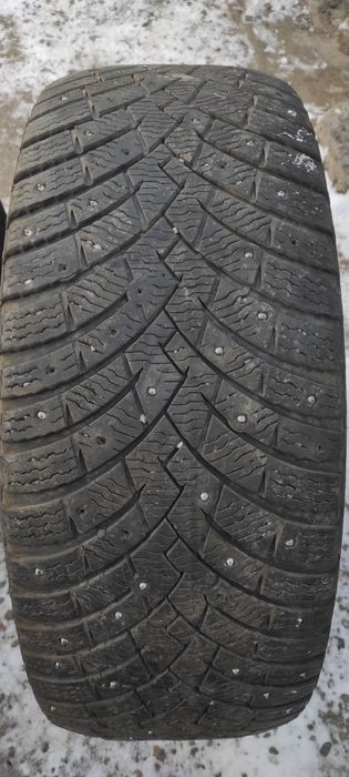 Комплект шин 265/60/18 Pirelli.