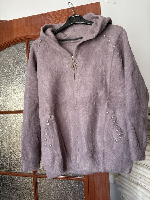 Продается бомбер, куртка.