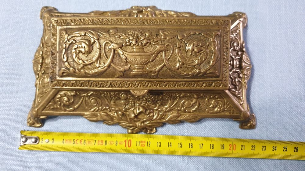 Бронзов писалищен аксесоар и Месингов вагонен аплик