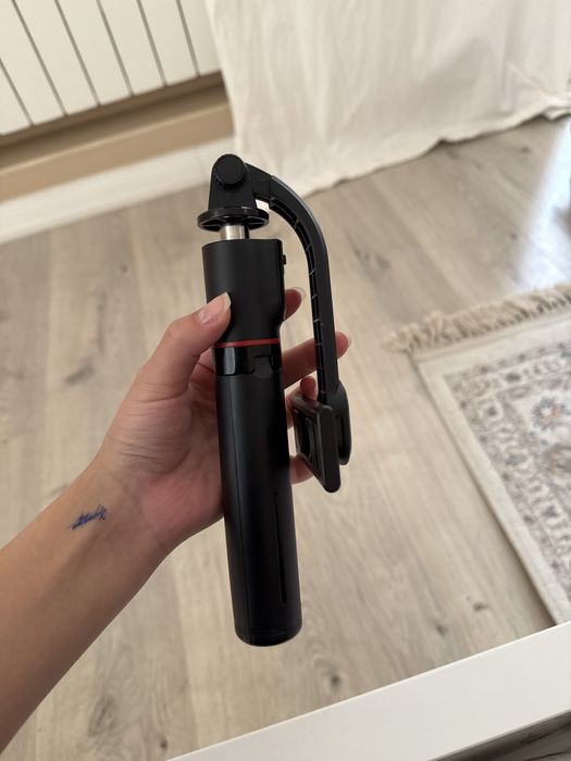 штатив для фото, подключается через Bluetooth