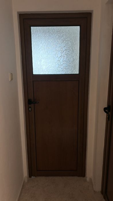 Продавам интериорни врати