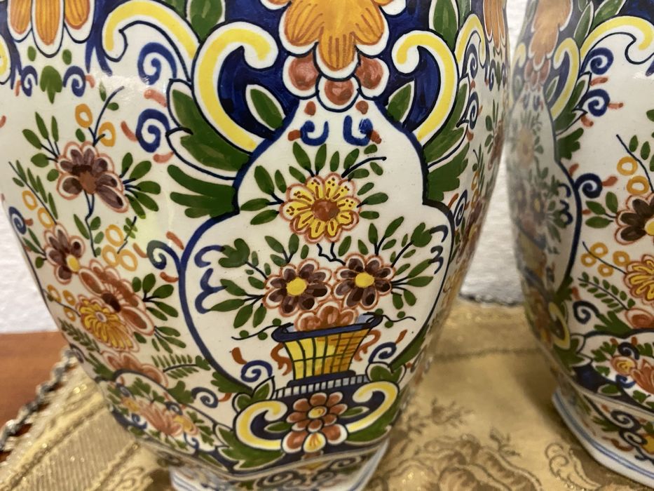 Френски порцеланови вази с маркировка