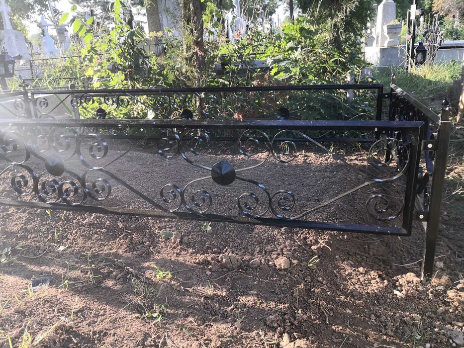 Cruci/Cruce Metalica/Fier pt Mormant/Cimitir/Loc Veci (cu FELINAR) NOI