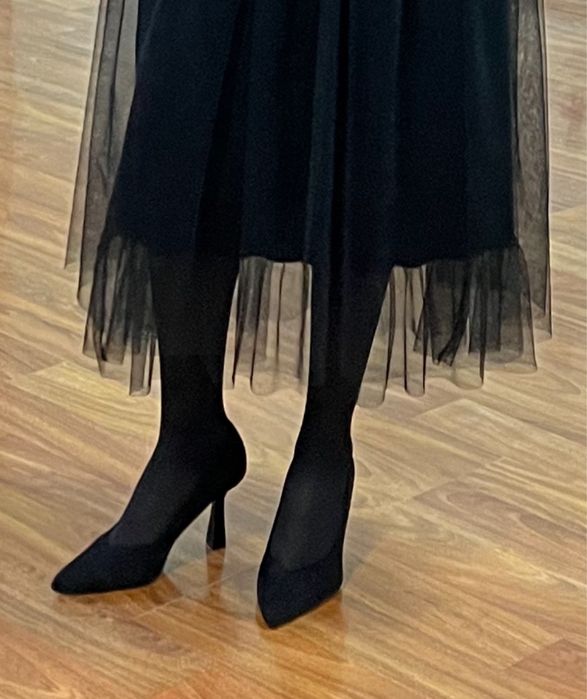 Papuci stiletto din catifea, negri - Straduvarius