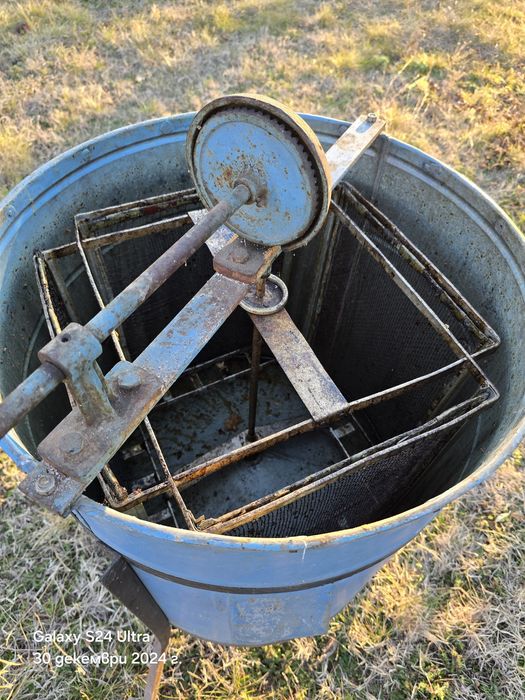 Центрофуга за 4 рамки