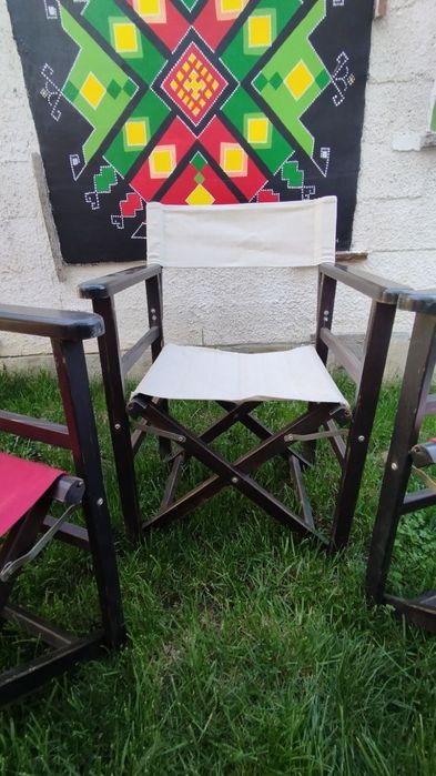 Много хубави градински столове осем на брой