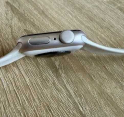 Apple Watch SE2.  В отлично състояние без следи € 120