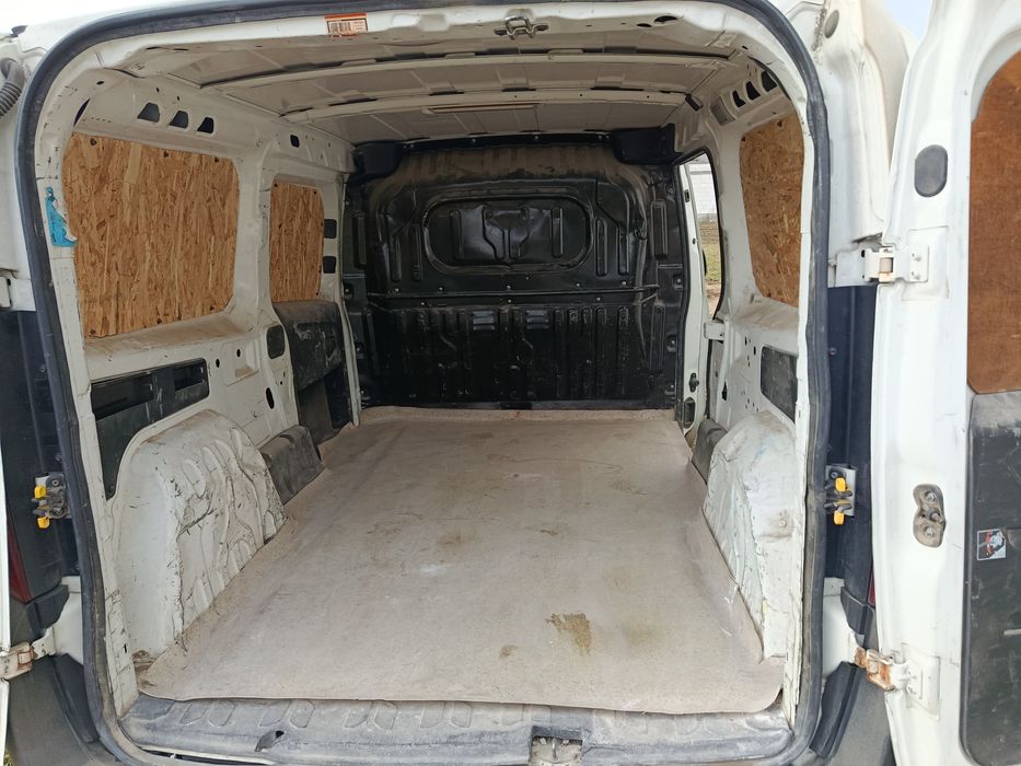 Vând Opel combo maxi